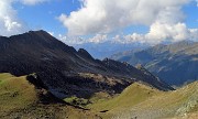 92 Vista sul versante est del Pizzo Scala e verso le Alpi Retiche